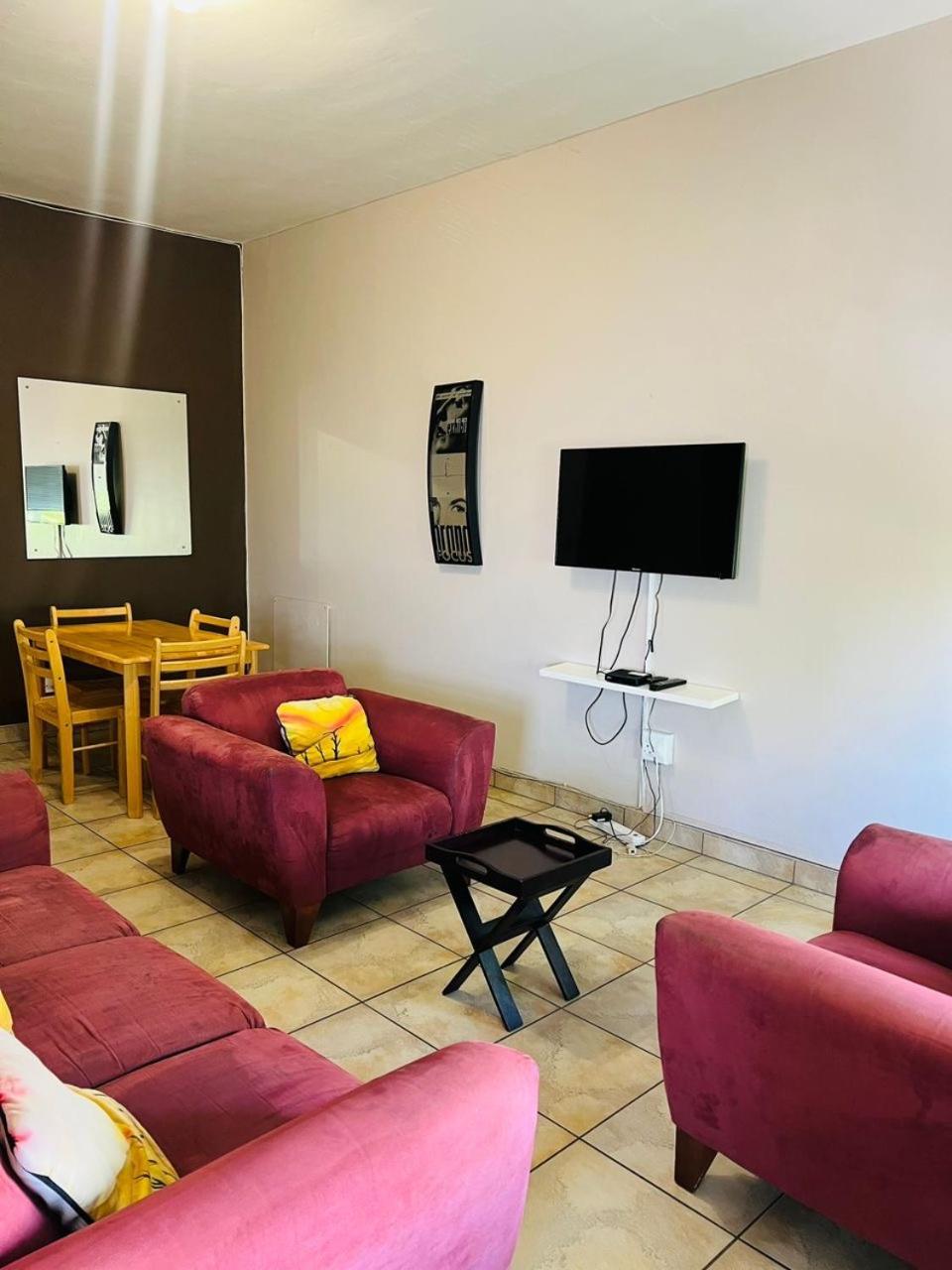 Stern Self Catering Apartments 빈트후크 외부 사진