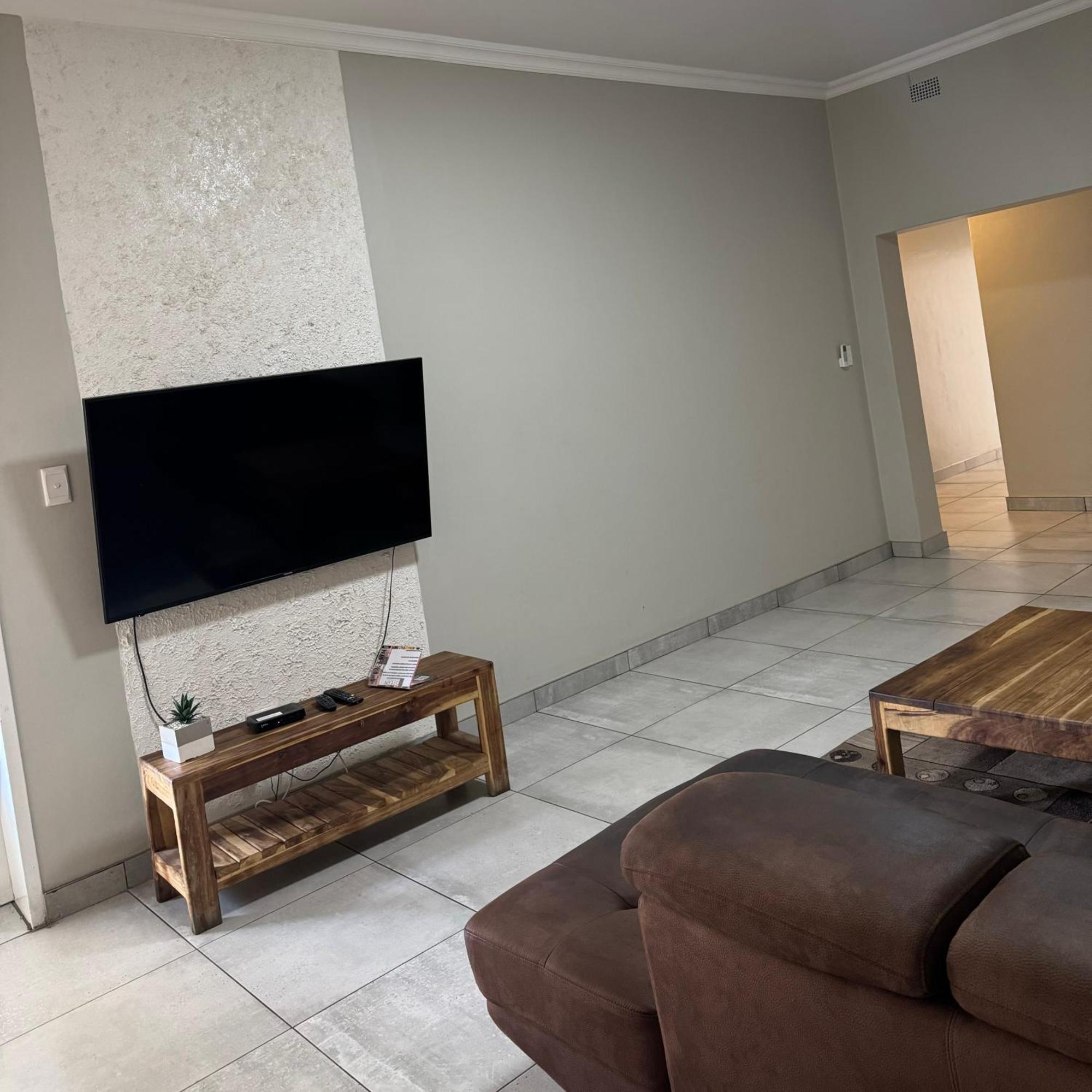 Stern Self Catering Apartments 빈트후크 외부 사진